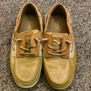 Amazing gold and tan Sperry’s boat shoes. Girls size 6. Worn only 2 times.